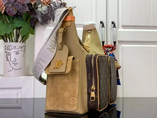 LV Hobo Cargo Bag in Beige Cowhide Leather and Monogram Coated Canvas - LW167 - Image 7