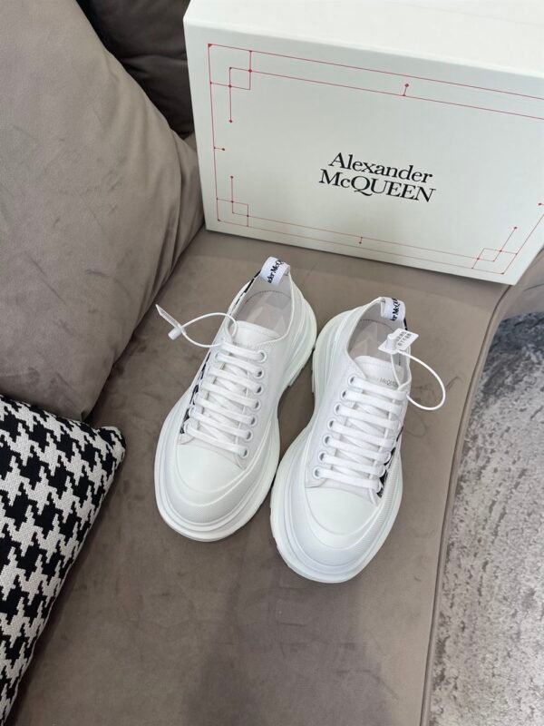 ALEXANDER MCQUEEN GRAFFITI TREAD SLICK LOW-TOP SNEAKERS – ALD033 - Image 3