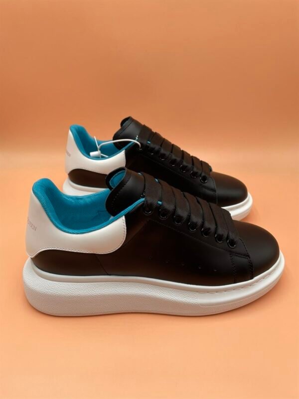 ALEXANDER MCQUEEN OVERSIZED SNEAKER IN NAVY/WHITE/LAPIS BLUE – ALD040 - Image 3