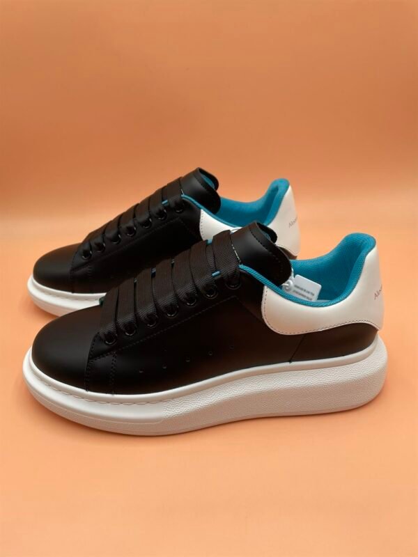 ALEXANDER MCQUEEN OVERSIZED SNEAKER IN NAVY/WHITE/LAPIS BLUE – ALD040 - Image 4