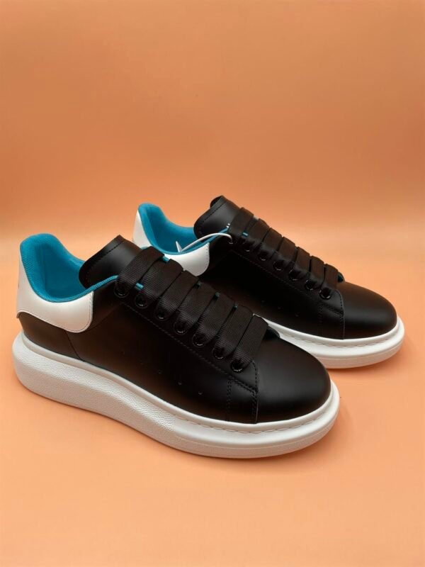ALEXANDER MCQUEEN OVERSIZED SNEAKER IN NAVY/WHITE/LAPIS BLUE – ALD040 - Image 2