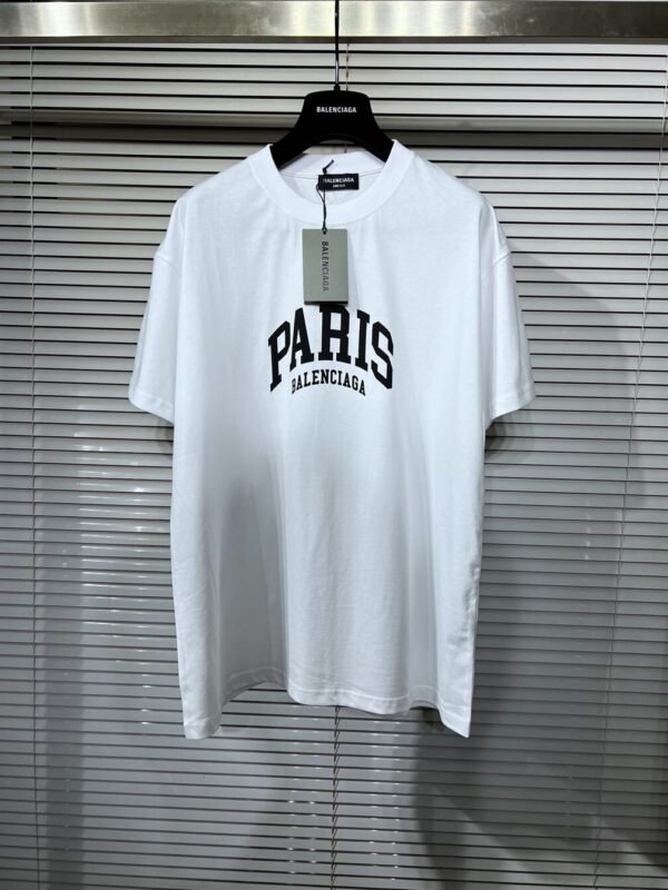 BALENCIAGA MEN'S CITIES PARIS T-SHIRT MEDIUM FIT IN WHITE – BAS008 - Image 2