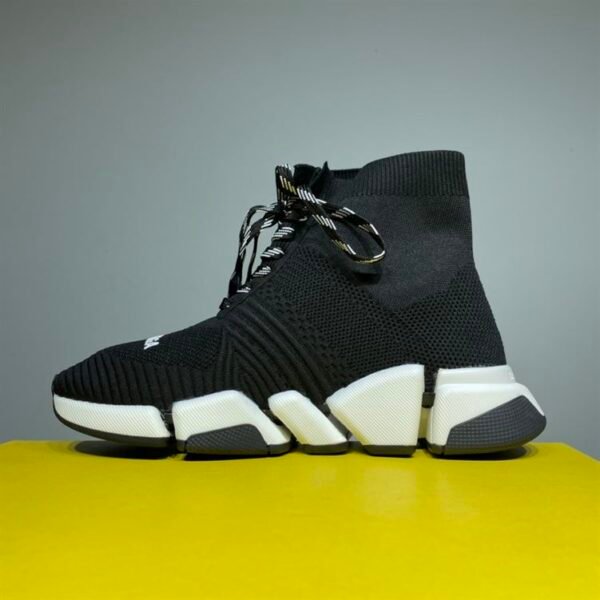 BALENCIAGA MEN'S SPEED 2.0 LACE-UP RECYCLED KNIT SNEAKER IN BLACK/WHITE – BLA033 - Image 2