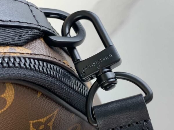 Louis Vuitton Quest Messenger Black Hardware Bag - LW133 - Image 4