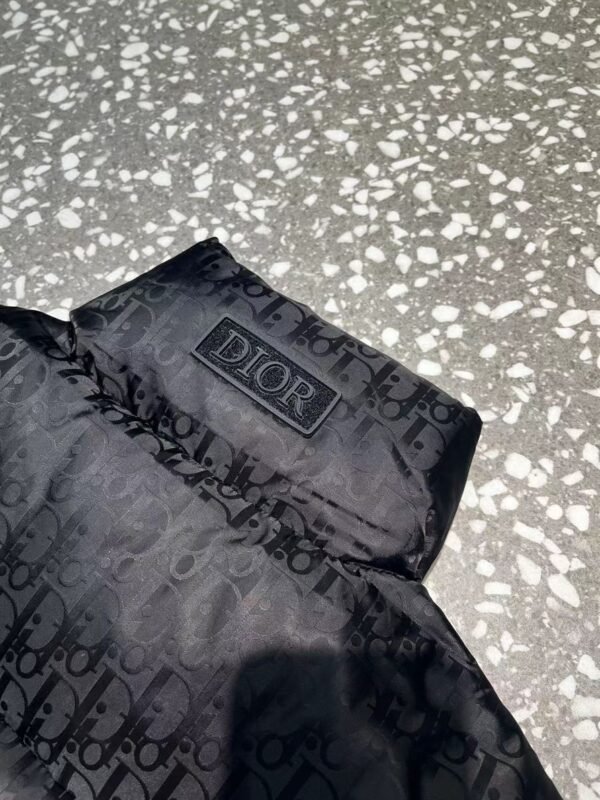 DIOR OBLIQUE SLEEVELESS DOWN JACKET – DRC012 - Image 6