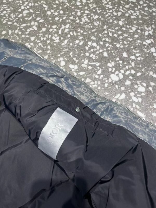 DIOR OBLIQUE SLEEVELESS DOWN JACKET – DRC016 - Image 6