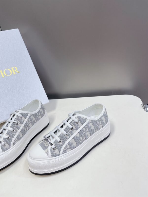 DIOR WALK'N'DIOR SNEAKER – DO124 - Image 3