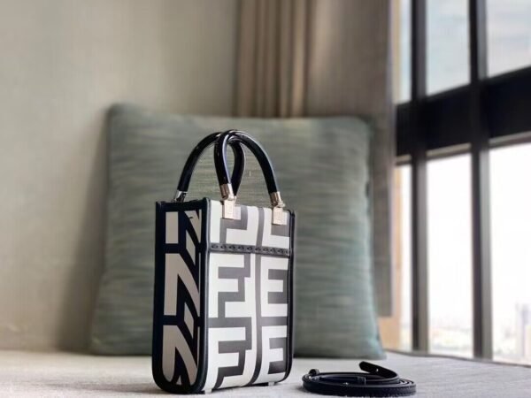 FENDI MINI SUNSHINE SHOPPER TWO TONE LEATHER FENDI BY MARC JACOBS MINI BAG - F040 - Image 3