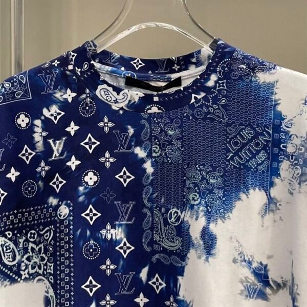 LOUIS VUITTON MONOGRAM BANDANA PRINTED T-SHIRT BLUE WHITE – LVTS045 - Image 8