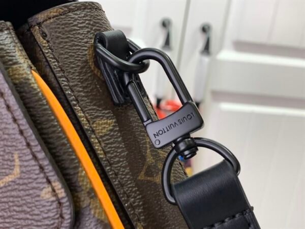 LOUIS VUITTON S LOCK VERTICAL WEARABLE WALLET - LVB057 - Image 6