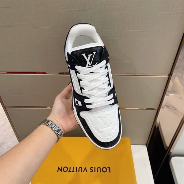 LOUIS VUITTON TRAINER WHITE BLACK WHITE – LVS018 - Image 10